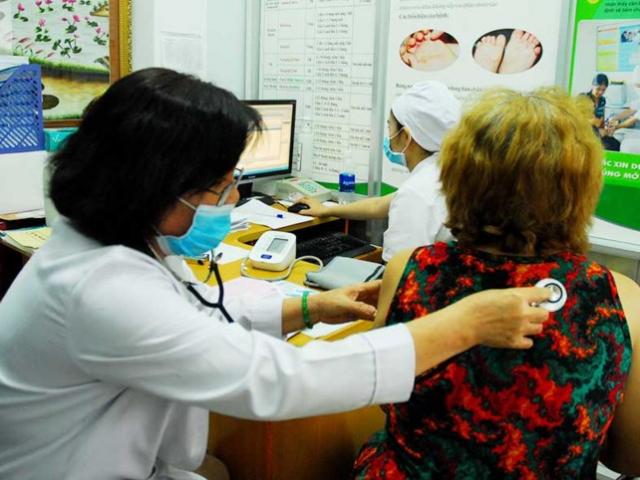 Sức khỏe đời sống - Rước họa do chữa ung thư bằng… lá dại ven rào