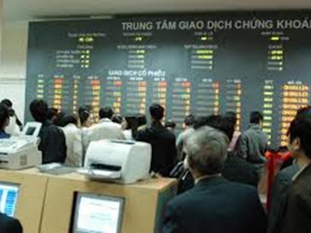 Tin chứng khoán - Chứng khoán đón 'mưa tiền', giao dịch trung bình hơn 12.500 tỷ/phiên