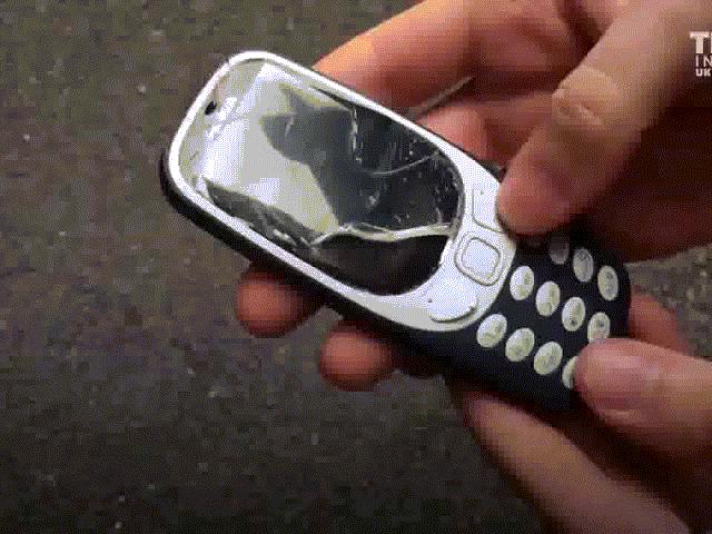 Thời trang Hi-tech - Thử phá hỏng huyền thoại &quot;cục gạch&quot; hồi sinh của Nokia