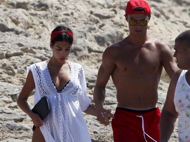 Bóng đá - Ronaldo công bố bạn gái mang bầu, bị nghi sắp kết hôn