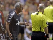 Bóng đá - MU thắng nhọc: Mourinho &quot;cãi&quot; trọng tài khiến Valencia bị đuổi