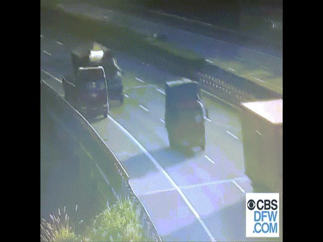 Thế giới - Xe tải nổ tan tành, tạo quả cầu lửa kinh hoàng ở TQ