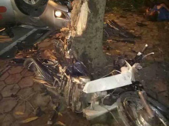 Tin tức trong ngày - Xe máy nát bét sau cú đâm cực mạnh, một người tử vong