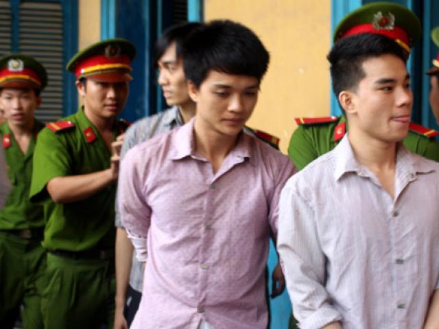 Pháp luật - Mẹ nạn nhân rơi nước mắt xin tòa giảm án cho kẻ giết con mình