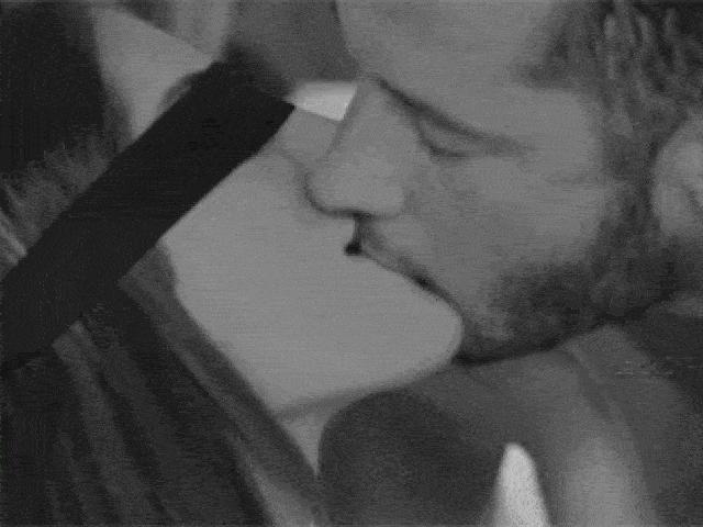 Ca nhạc - MTV - Bịt mắt hôn 12 chàng trai để tìm người hẹn hò: Bạn có dám?