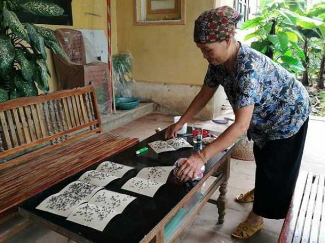 Tin tức trong ngày - Sống cạnh bãi rác lớn nhất HN, dân phải đeo khẩu trang khi ngủ vì… ruồi