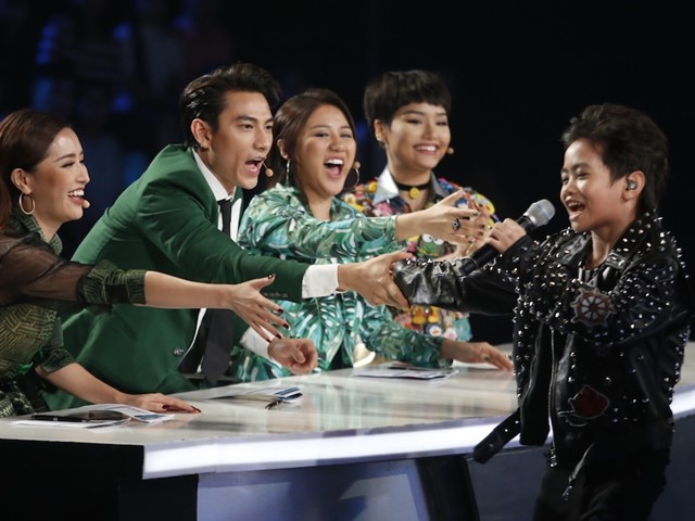 Ca nhạc - MTV - Miu Lê phát cuồng vì Isaac nhí làm "nổ tung" sân khấu Vietnam Idol Kids