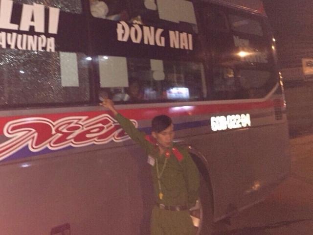 Tin tức trong ngày - Xe khách giường nằm lại bị ném đá trên đường Hồ Chí Minh