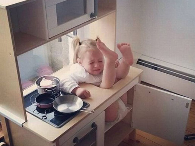 Tranh vui - Bố mẹ cạn lời với hình ảnh khó đỡ của các "tiểu yêu"