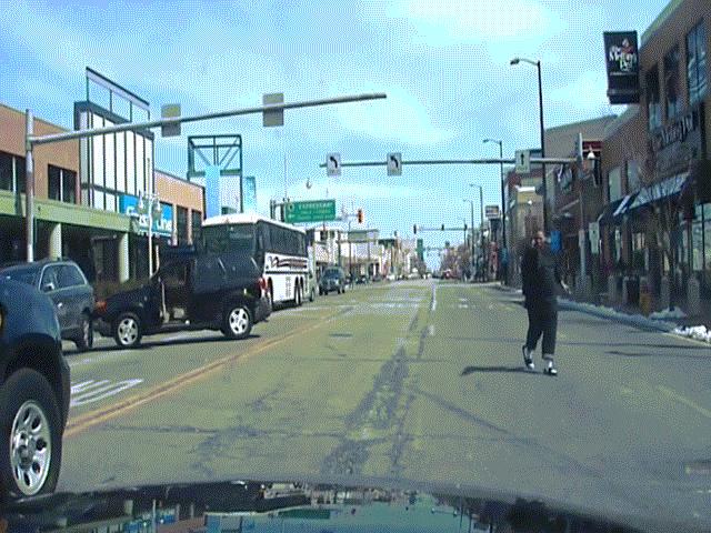 Thế giới - Video: Cảnh sát Mỹ nã 69 phát đạn vào nghi phạm chống trả