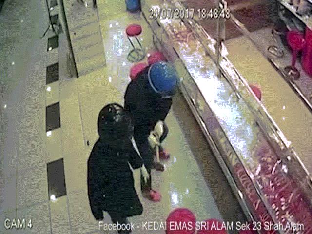 Phi thường - kỳ quặc - Trộm "nhục" vì thấy vàng tơ hơ trước mắt mà không tài nào lấy được