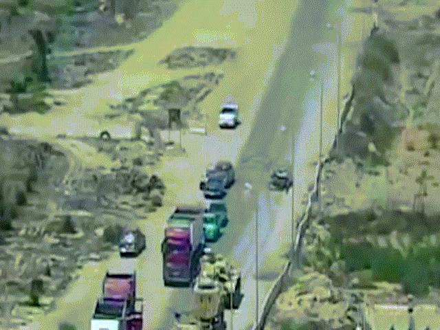 Thế giới - Ai Cập: Xe tăng nghiền nát xe bom, cứu sống 50 người