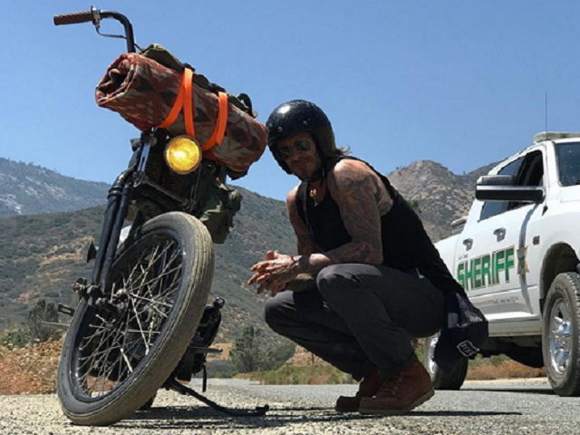 Thế giới xe - Ngắm David Beckham "cực ngầu" trên xế phượt