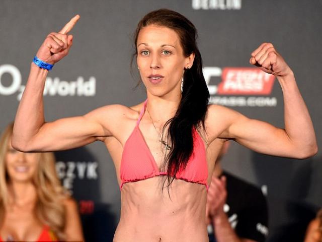 Thể thao - Võ sỹ thực chiến MMA đáng sợ nhất: Shevchenko &amp; "Tứ đại mỹ nhân" (P4)