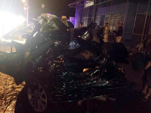 Tin tức trong ngày - Nóng 24h qua: Hai công an tử vong trong chiếc Camry bị "vò nát"