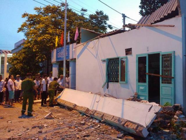 Tin tức trong ngày - Sập mái hiên nhà, 3 người tử vong