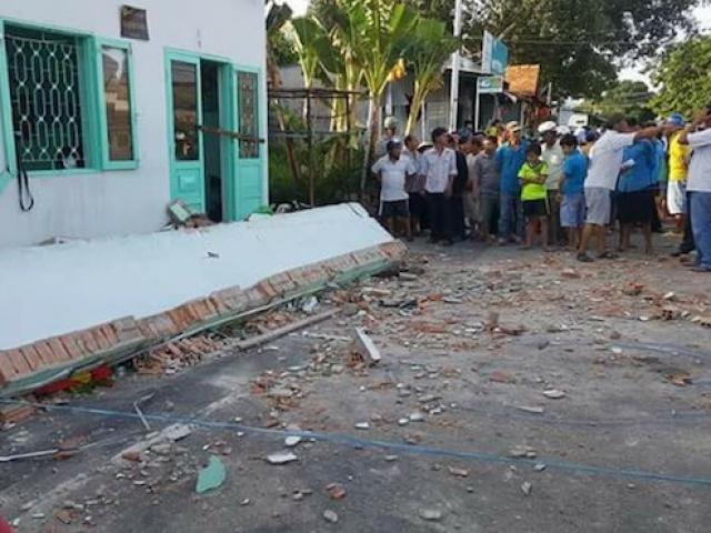 Tin tức trong ngày - Hiện trường vụ sập ban công nhà cấp bốn, 3 người tử vong