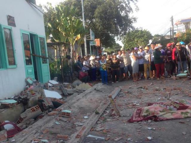 Tin tức trong ngày - Vụ ban công sập đè chết 3 người: “Họ không kịp la hét gì”