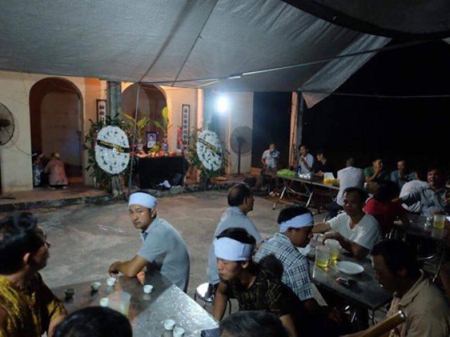 Tin tức trong ngày - Vụ cháy 8 người chết: Nhói lòng những đám tang vội vã