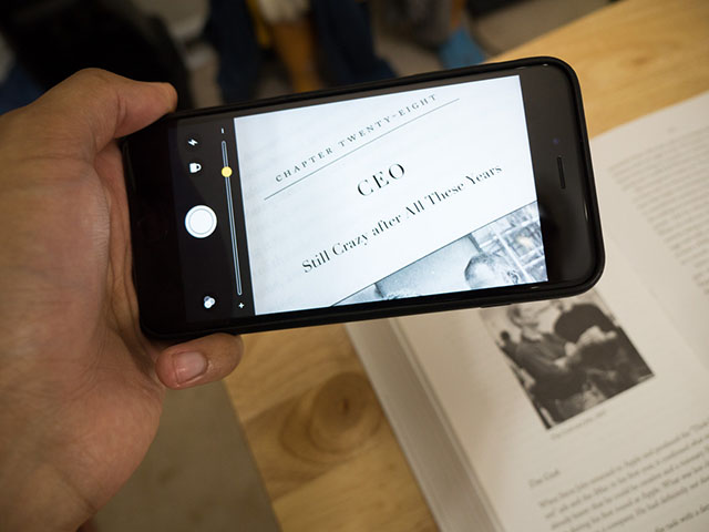 Công nghệ thông tin - "Hô biến" iPhone thành chiếc kính lúp để phóng to văn bản