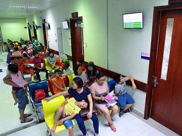 Tin tức trong ngày - Chưa hết “dịch chồng dịch”, trẻ lại ùn ùn nhập viện vì viêm đường hô hấp