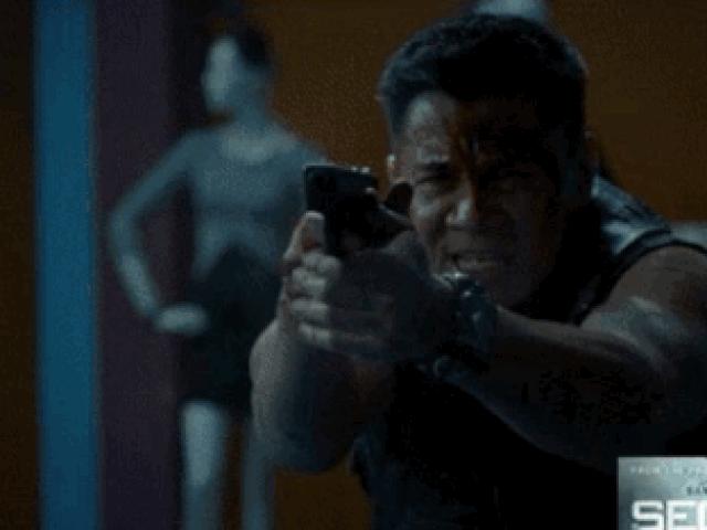 Phim - Cung Lê đánh huyền thoại Zorro "sấp mặt" nhưng lại bị bắn chết lãng xẹt