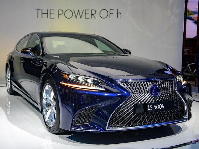 Tin tức ô tô - Chiêm ngưỡng vẻ đẹp Lexus LS 500h 2018 tại Việt Nam