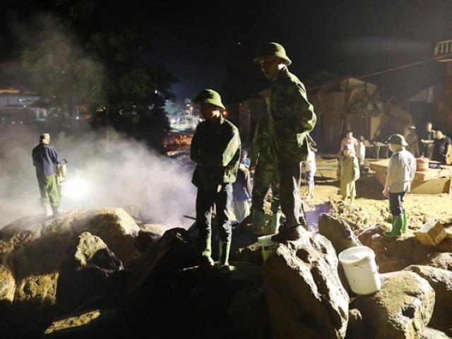 Xuyên đêm phá đá tìm kiếm 12 người mất tích ở Yên Bái