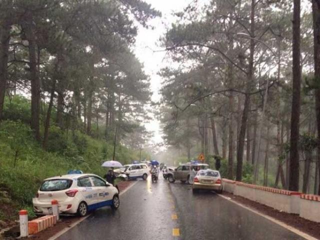 Tin tức trong ngày - Đà Lạt: 4 ô tô tông nhau gần “nhà ma” trên đèo Prenn, nhiều người nhập viện