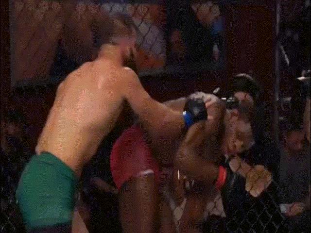 Thể thao - UFC: 1 đá đối thủ đã "hít oxy", "Bố già" liền đưa lên mây