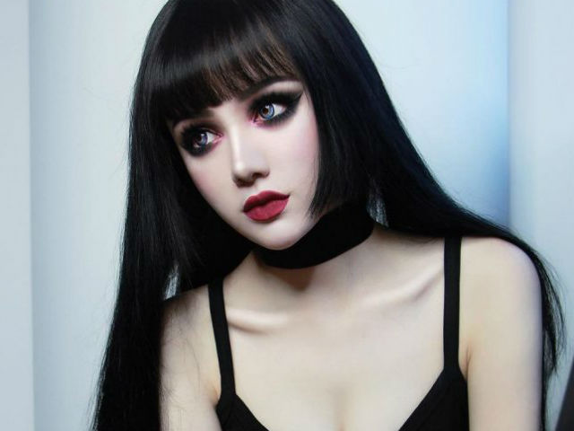 Bạn trẻ - Cuộc sống - "Chết mê" vì gương mặt đẹp tựa búp bê của hot girl TQ