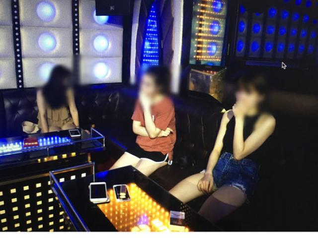 Hàng chục ”dân chơi” bay lắc điên cuồng trong quán karaoke ở Hà Nội