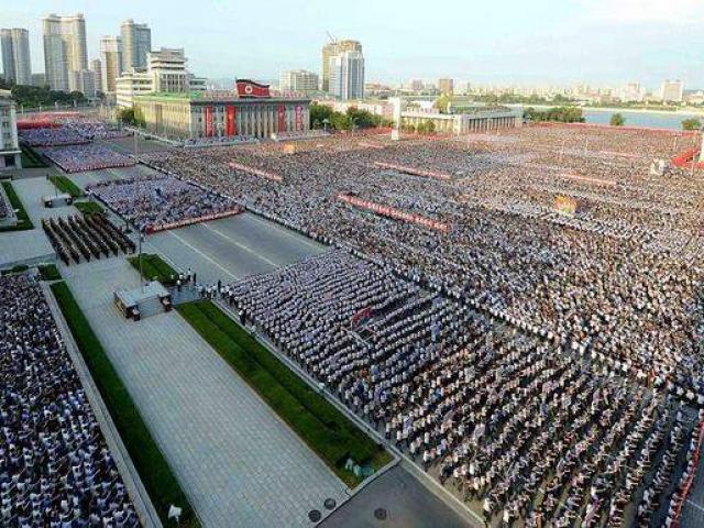 Thế giới - Vạn dân Triều Tiên đổ ra đường ủng hộ ông Kim Jong-un