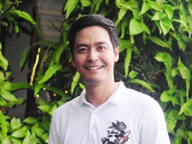 Đời sống Showbiz - MC Phan Anh bức xúc với đôi nam nữ chơi trò phản cảm trước trẻ nhỏ