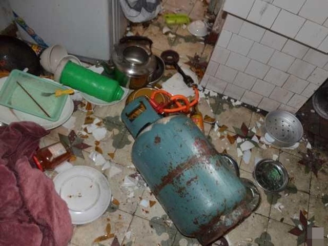 Bạn trẻ - Cuộc sống - Bạn trai không về nấu cơm kịp, cô gái tức giận đốt nhà