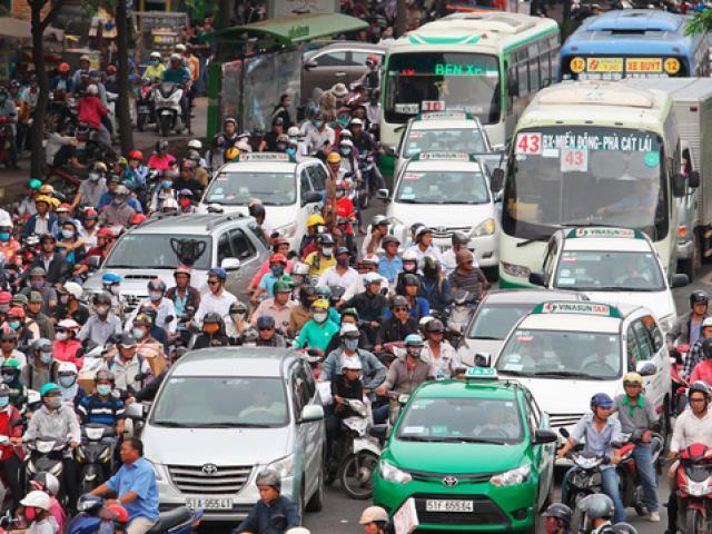 Tin tức trong ngày - 35.000 người "quyết định số phận" xe cá nhân