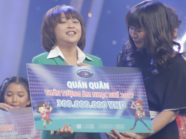 Ca nhạc - MTV - Khoe đủ tài lẻ, cậu bé 12 tuổi giành giải 300 triệu của Vietnam Idol Kids