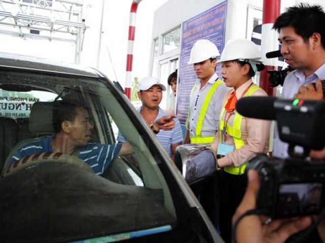 Tin tức trong ngày - Trạm thu phí Cai Lậy: "Bên xả trạm, bên thu phí coi sao được!"