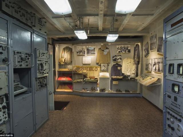 Thế giới - Bên trong tàu chiến Mỹ bị Triều Tiên bắt giữ 50 năm trước