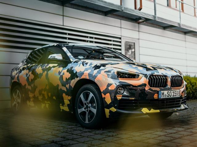 Tư vấn - BMW X2 lộ diện trong lớp áo rằn ri