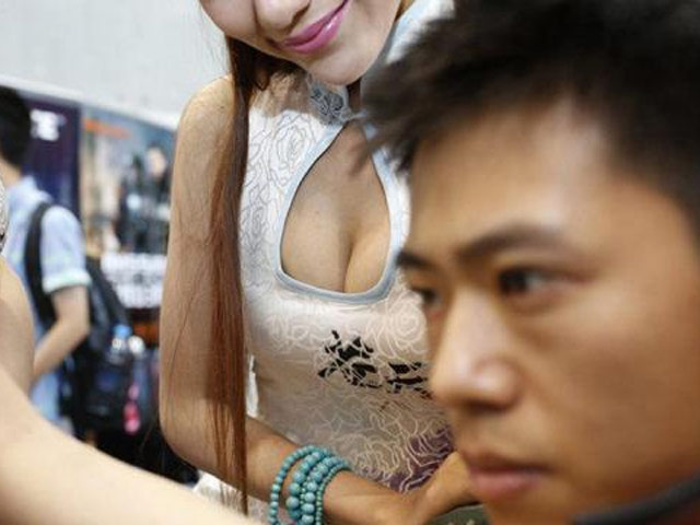 Bạn trẻ - Cuộc sống - Hot girl TQ làm "dịch vụ đặc biệt" kiếm trăm triệu/tháng