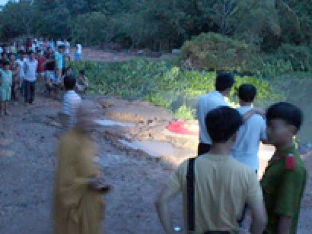 Pháp luật - Phát hiện đuối nước dưới sông sau khi trốn khỏi trụ sở công an