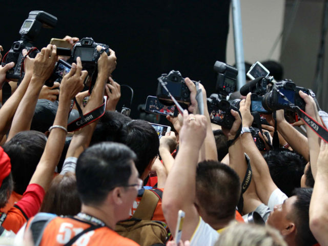 Thể thao - Ánh Viên lập kỷ lục: Thầy Tuấn làm gì giúp trò khiến báo chí phát sốt?