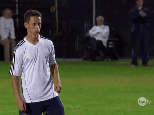 Video Clip Cười - Clip: Thủ môn hứng đủ 5 quả penalty vào mặt. Đắng!