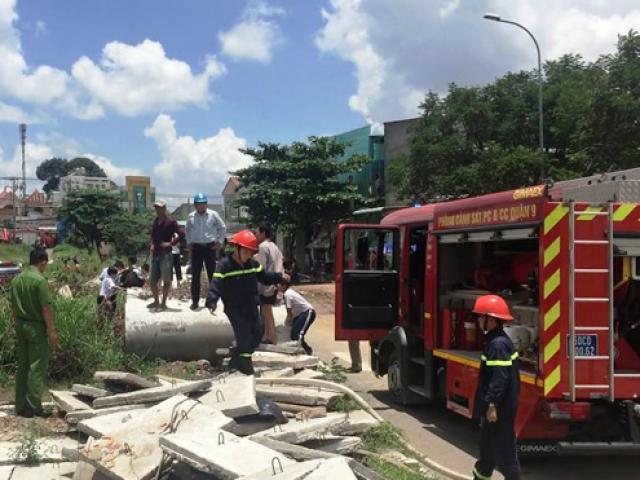 Tin tức trong ngày - Hai vợ chồng già dìu nhau thoát khỏi căn nhà rực lửa