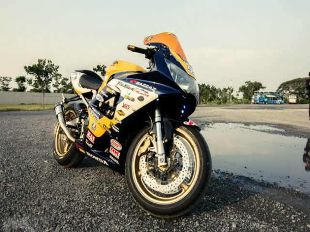 Thế giới xe - Huyền thoại Honda CBR 929 bản độ nắng mặt trời rực rỡ
