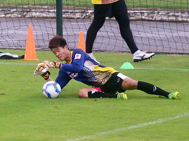 Bóng đá - Phí Minh Long sau "bão tố": Cản Công Phượng, "bó tay" với Mạc Hồng Quân