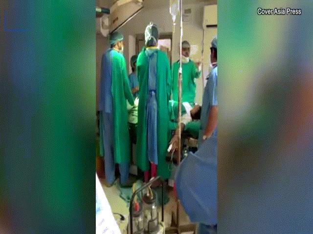 Phi thường - kỳ quặc - Đang mổ sinh, bác sĩ cãi nhau ầm ĩ