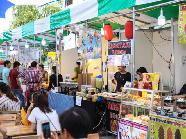Tin tức trong ngày - "Phố hàng rong" ở TP. HCM ra sao sau ngày khai trương?