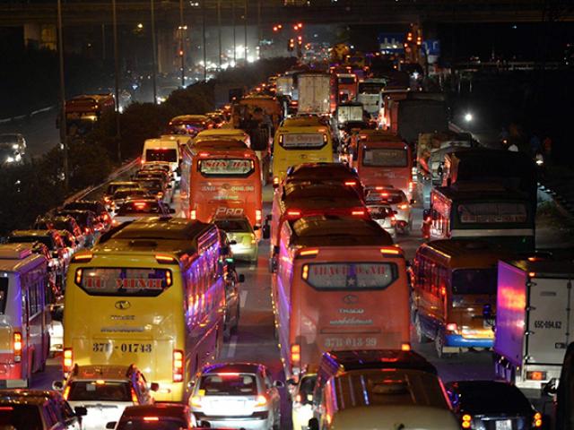 Tin tức trong ngày - Cửa ngõ Thủ đô "nghẹt thở" vì người dân về quê nghỉ lễ 2/9